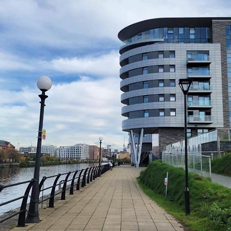 Manchester'S Luxurious 2-Bed Haven With Balcony - Canal Views & Proximity To Manchester United Eksteriør bilde