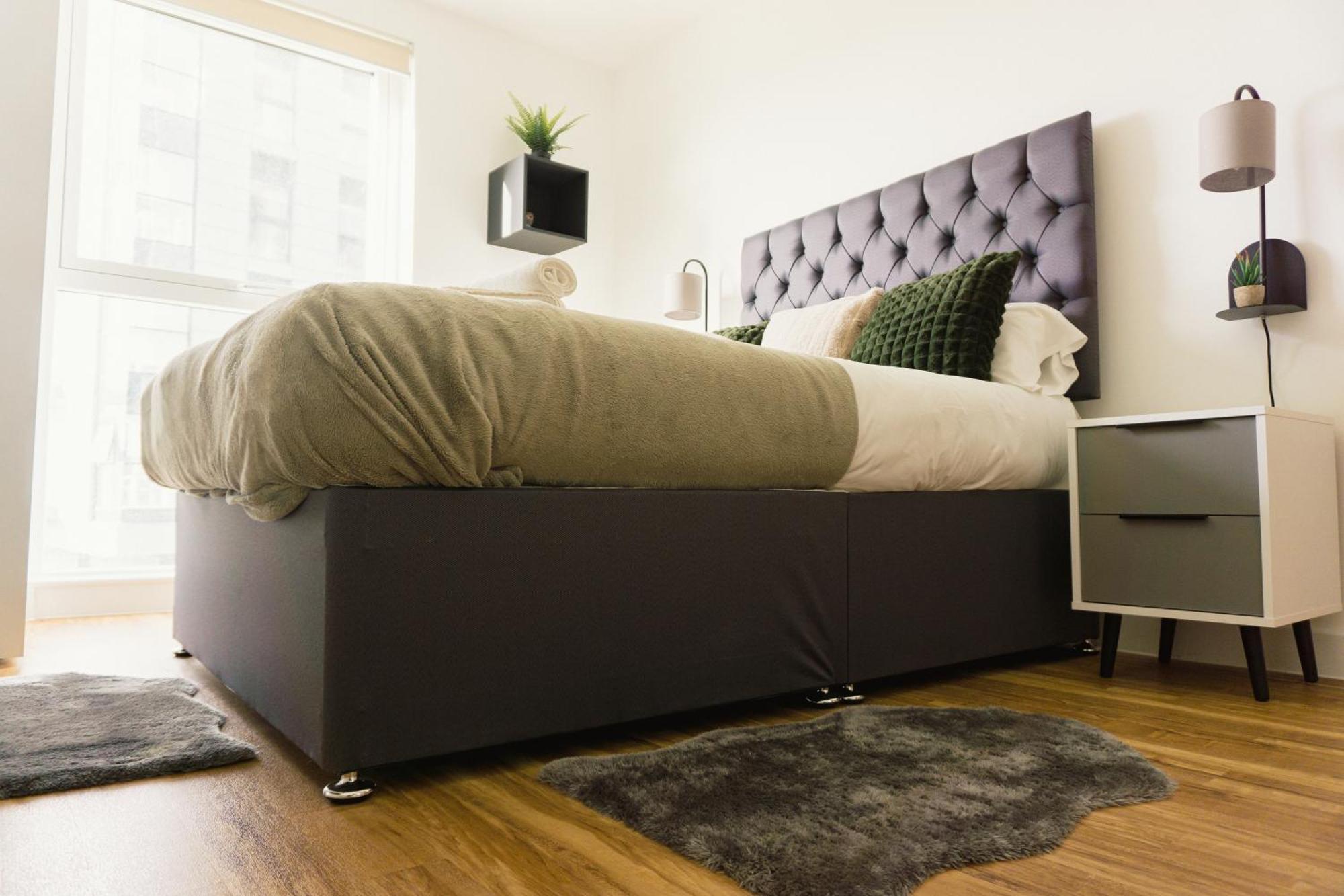 Manchester'S Luxurious 2-Bed Haven With Balcony - Canal Views & Proximity To Manchester United Eksteriør bilde