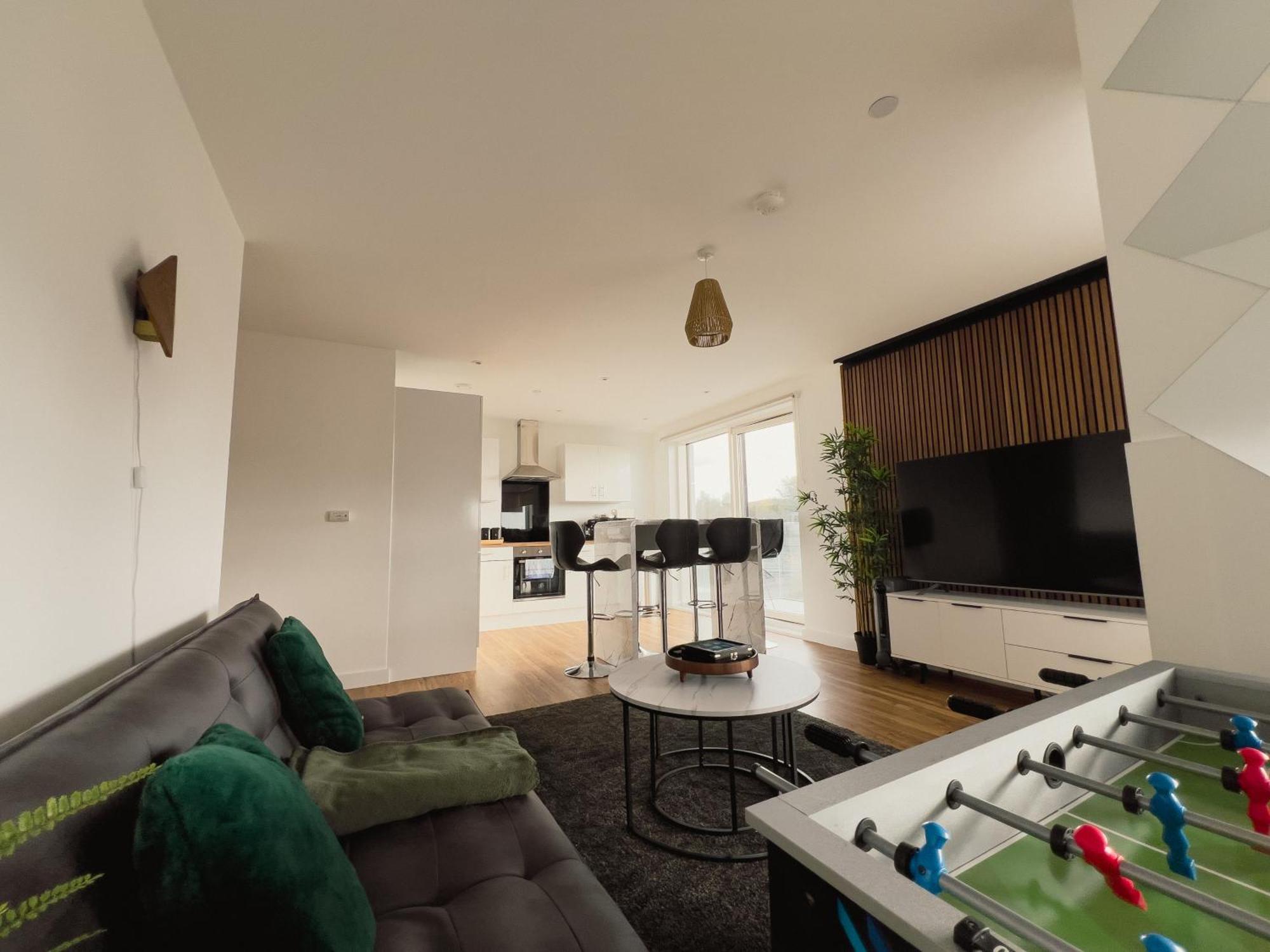 Manchester'S Luxurious 2-Bed Haven With Balcony - Canal Views & Proximity To Manchester United Eksteriør bilde